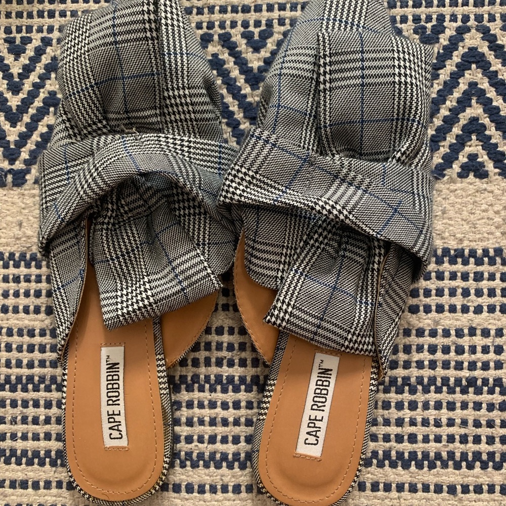 cape robbin size 7.5 shoes. Comfortable and perfect for an event!